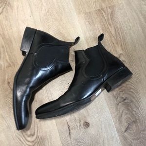 CLASSIC BLACK LEATHER JOHN FLUEVOG CHELSEA BOOTS